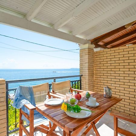 Kaminaki Beachfront Apartments Nisaki  Dış mekan fotoğraf