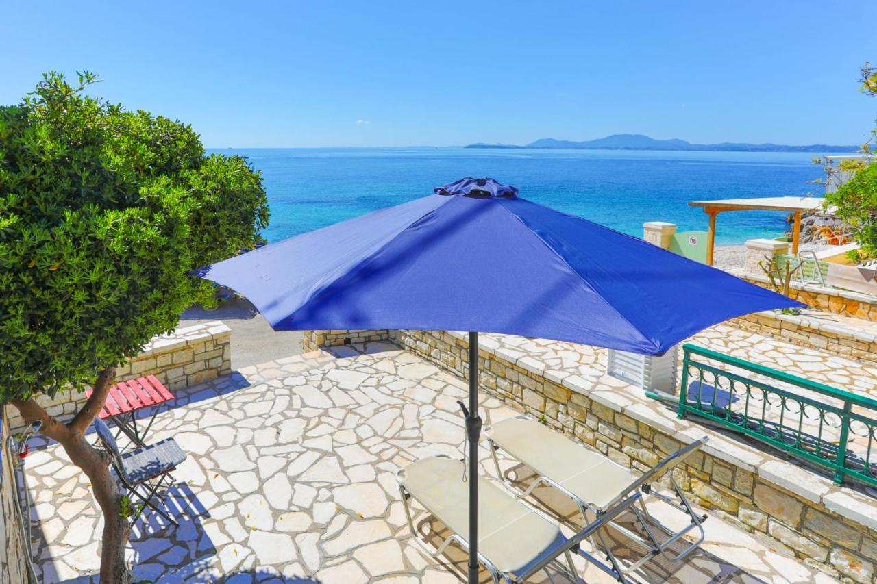 Kaminaki Beachfront Apartments Nisaki  Dış mekan fotoğraf