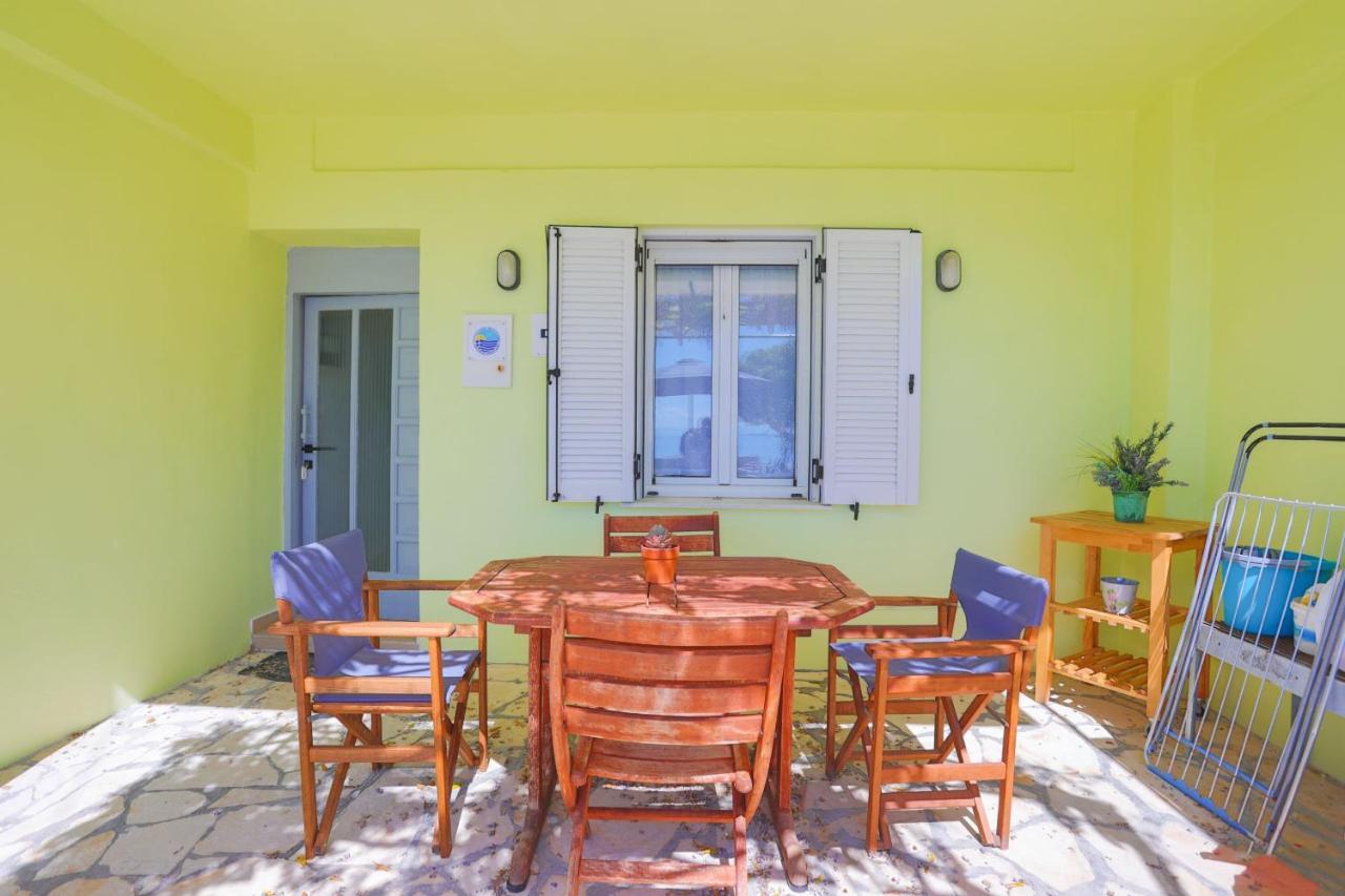 Kaminaki Beachfront Apartments Nisaki  Dış mekan fotoğraf