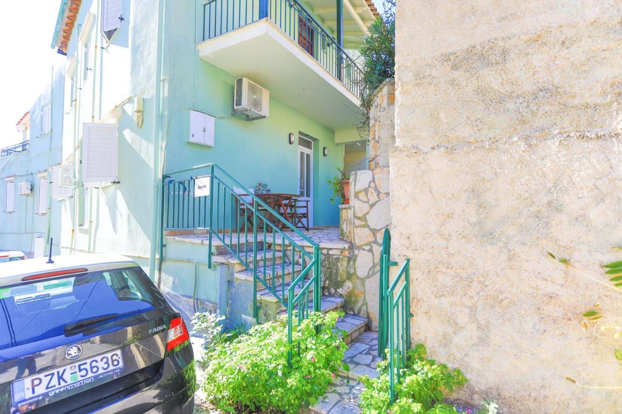 Kaminaki Beachfront Apartments Nisaki  Dış mekan fotoğraf