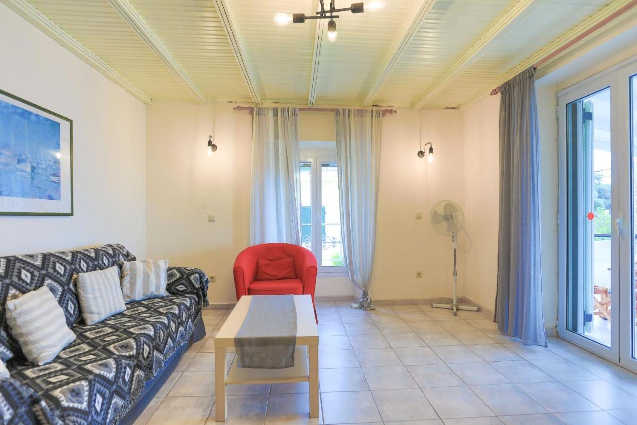 Kaminaki Beachfront Apartments Nisaki  Dış mekan fotoğraf