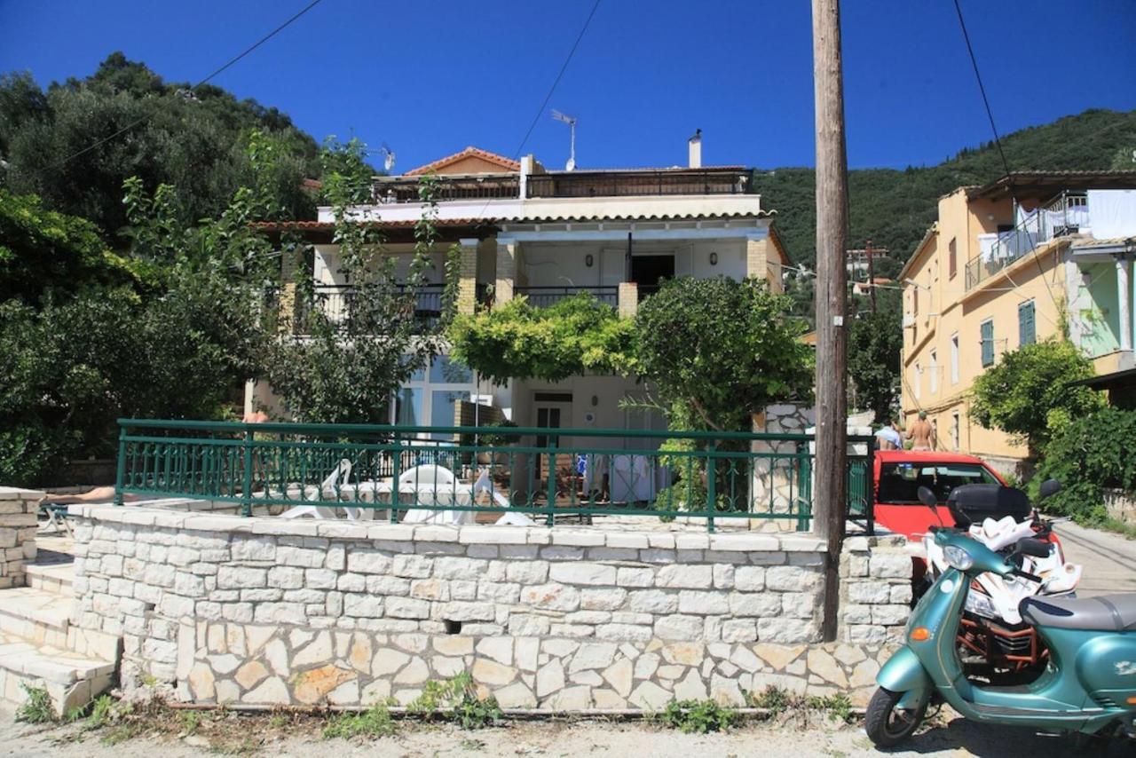 Kaminaki Beachfront Apartments Nisaki  Dış mekan fotoğraf
