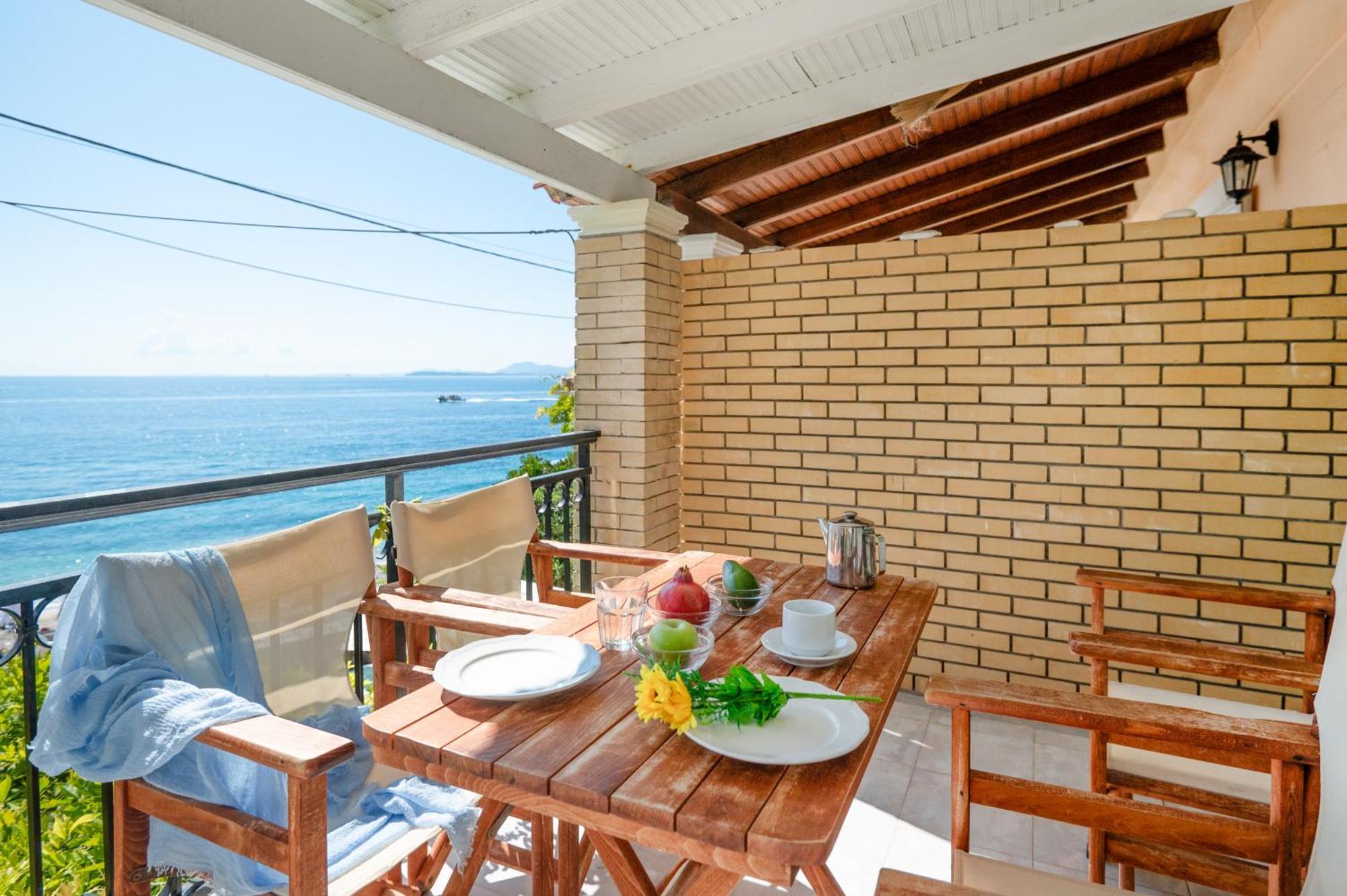Kaminaki Beachfront Apartments Nisaki  Dış mekan fotoğraf