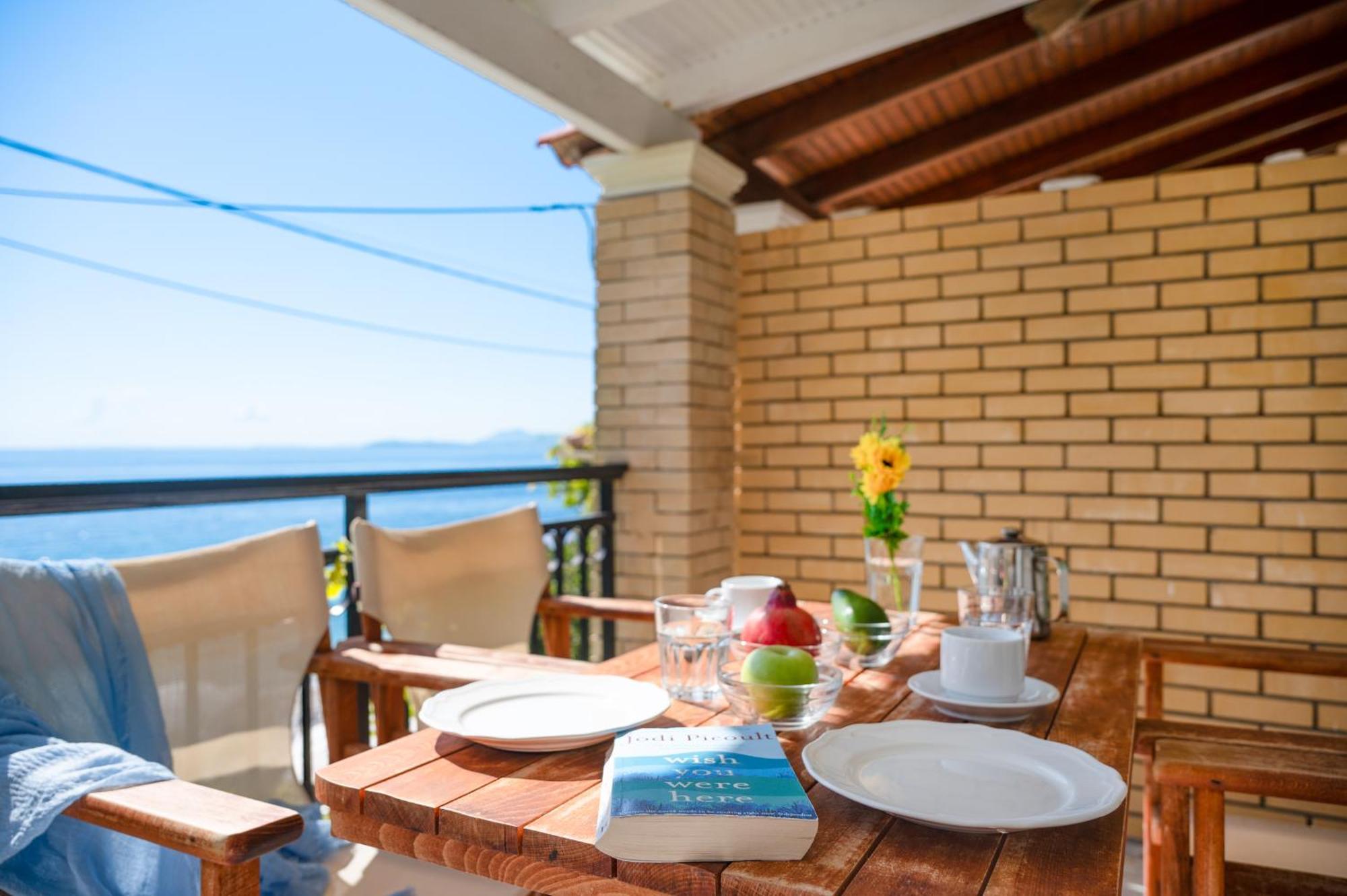 Kaminaki Beachfront Apartments Nisaki  Dış mekan fotoğraf