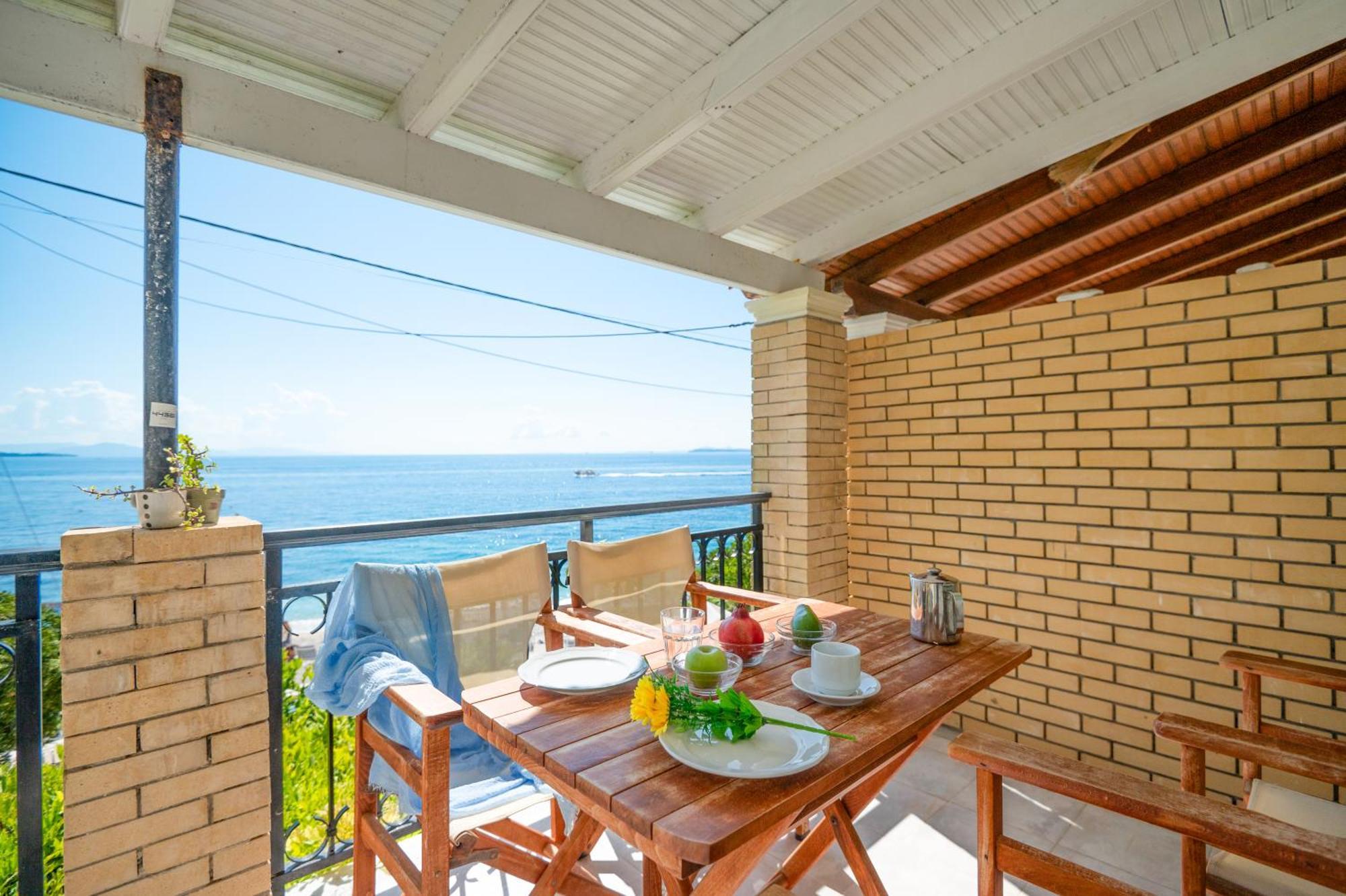 Kaminaki Beachfront Apartments Nisaki  Dış mekan fotoğraf